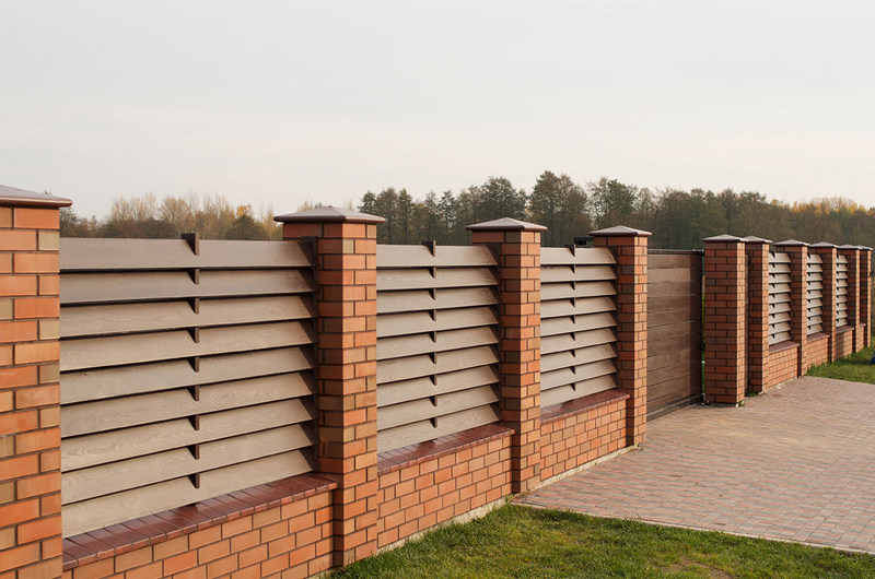 Gạch ốp cổng giả cổ đẹp