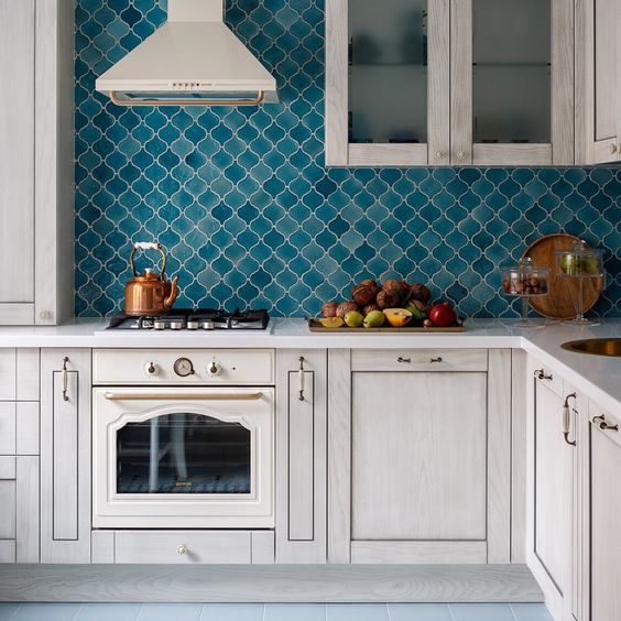Mẫu gạch mosaic đèn lồng kiểu truyền thống xanh lục bảo cách điệu ốp tường