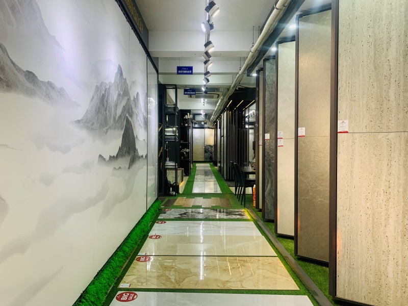 Showroom Hùng Lan - địa chỉ cung cấp gạch lát nền nhà tắm uy tín, giá rẻ