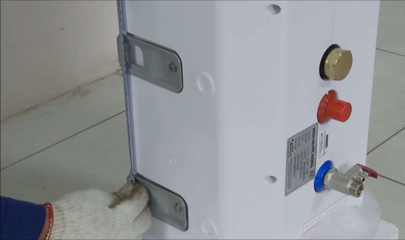 Đo khoảng cách giữ 2 vít nở