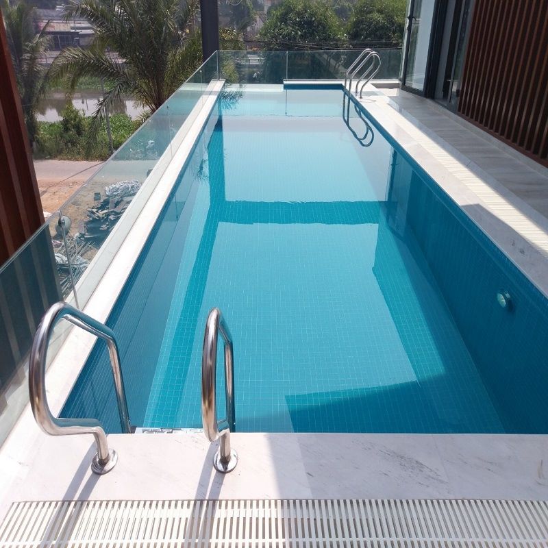 Gạch mosaic lát hồ bơi màu xanh lục đầy trẻ trung, tươi mát