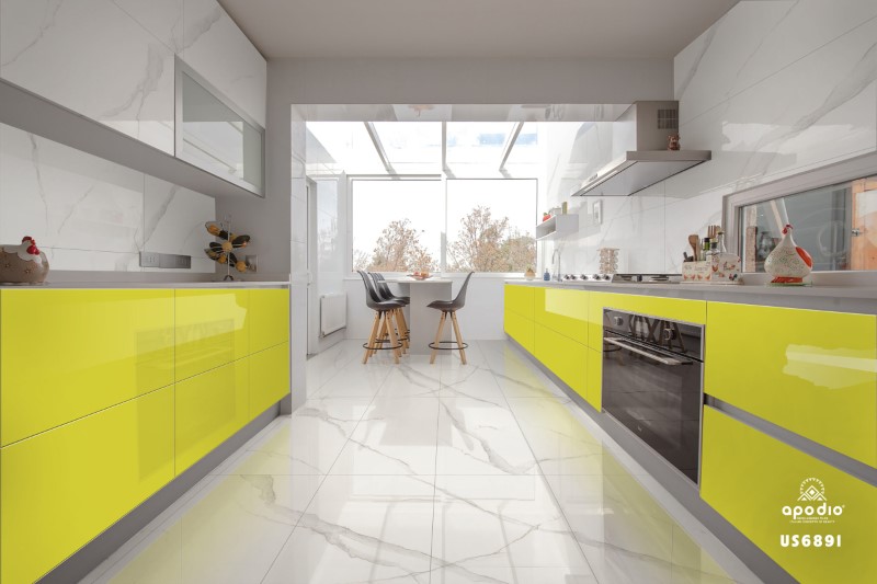 Gạch ốp tường nhà bếp màu vàng tươi mát