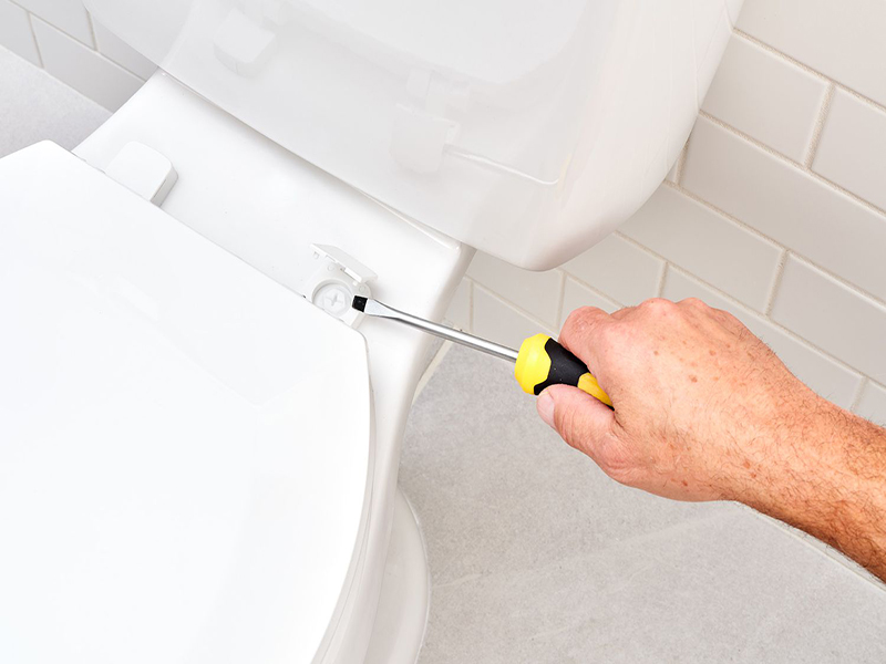 Cách thay nắp bồn cầu nhanh, gọn tại nhà chỉ với 3 bước