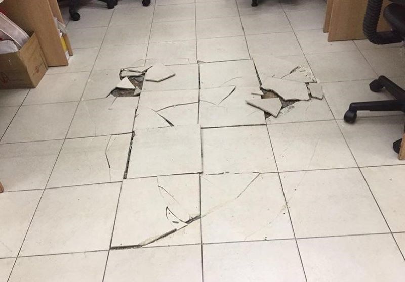 Gạch lát nền bị nổ, nứt, bong tróc ra khỏi sàn
