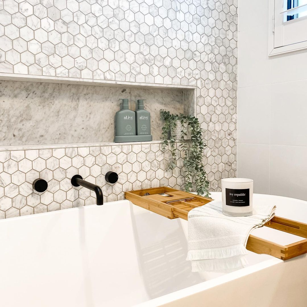 Gạch mosaic ốp tường phòng tắm
