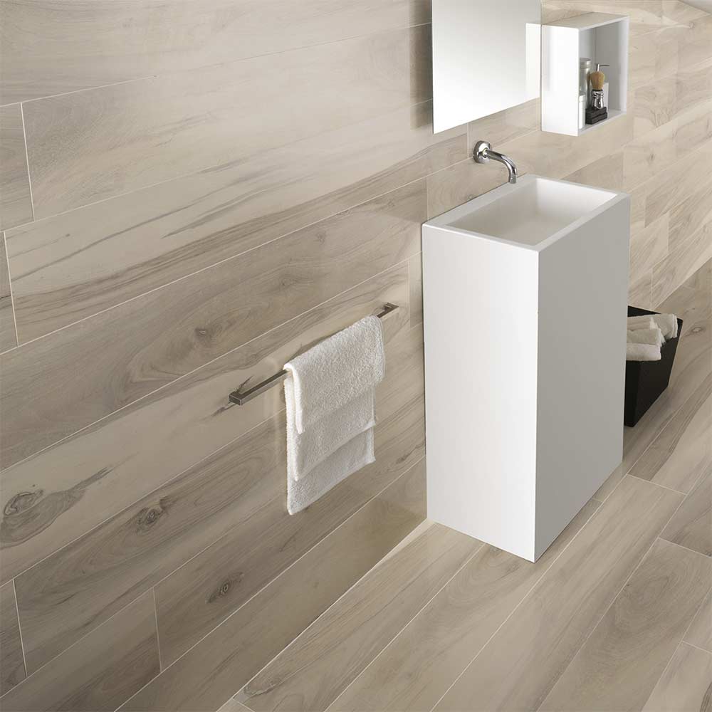 Gạch vân gỗ khổ chữ nhật dài và nhỏ được thiết kế nhiều tại khu vực phòng tắm