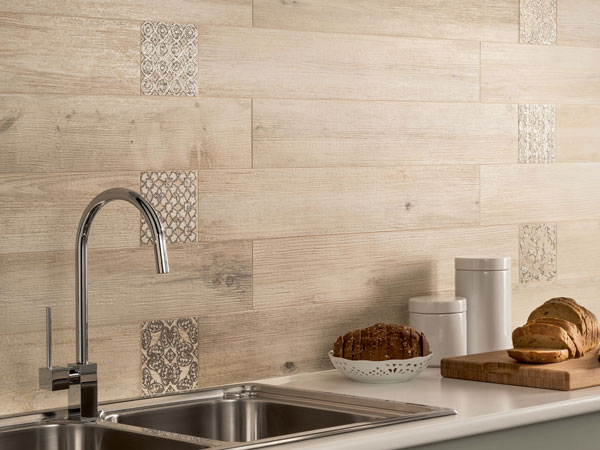 Phòng bếp màu vân gỗ sang trọng