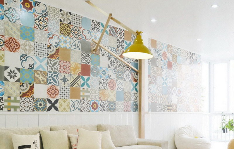 Gạch ốp tường phối trộn nhiều màu sắc