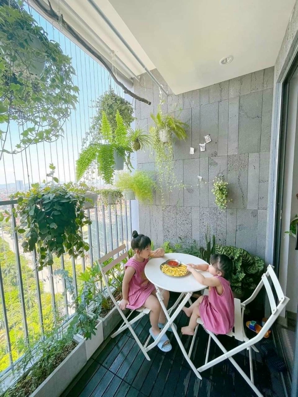 Gạch thẻ vân bê tông ốp tường ban công