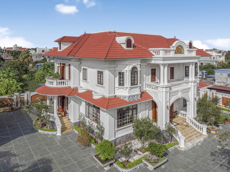 Vẻ đẹp vừa truyền thống vừa sang trọng với mẫu nhà mái Nhật 2 tầng ngói màu đỏ