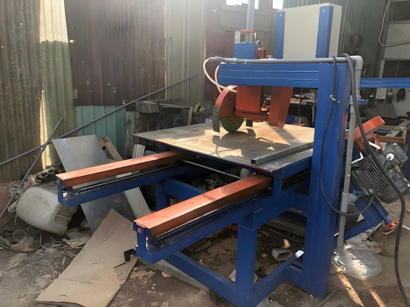 Máy cắt gạch đặt bàn