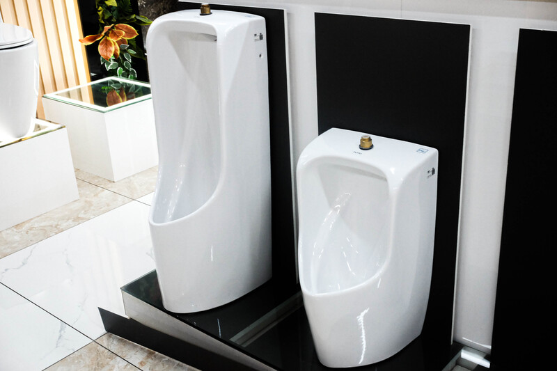 Bồn tiểu nam ứng dụng công nghệ cảm ứng