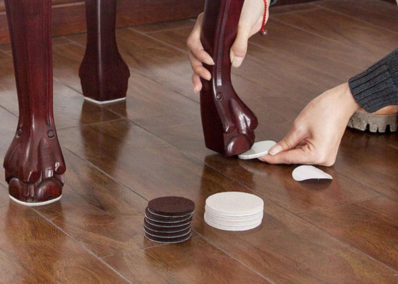 Bổ sung tấm lót để tránh gây trày xước gạch