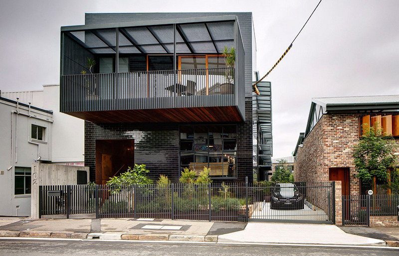 Gạch ốp mặt tiền màu đen