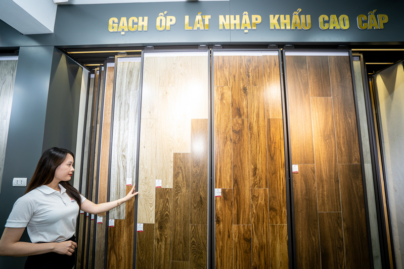 Bộ sưu tập mẫu gạch lát nền vân gỗ hot nhất 2025