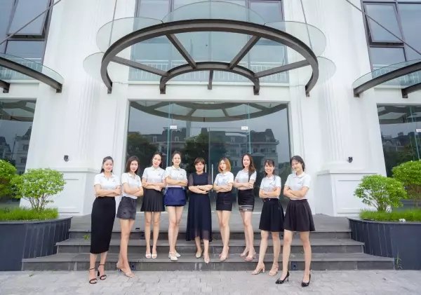 Đội ngũ nhân viên tư vấn chuyên nghiệp tại Hùng Lan