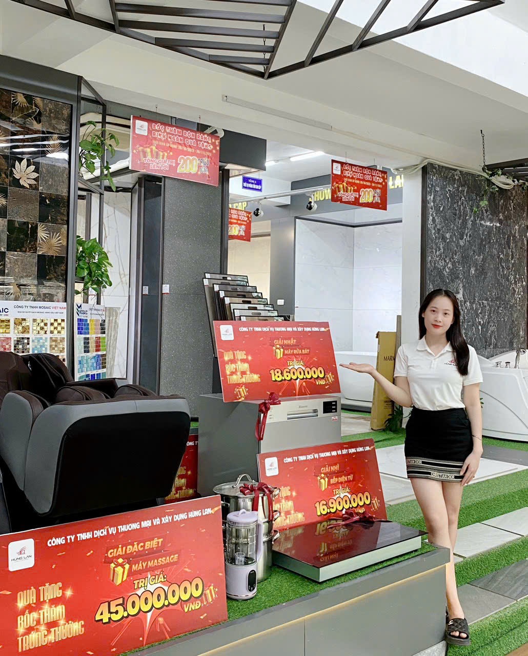 Showroom Hùng Lan thường xuyên có chương trình quà tặng, khuyến mãi lớn